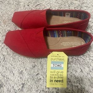NWT women’s Red Toms